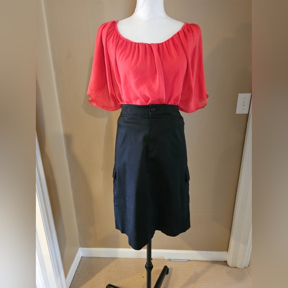 Black cargo skirt with side pockets